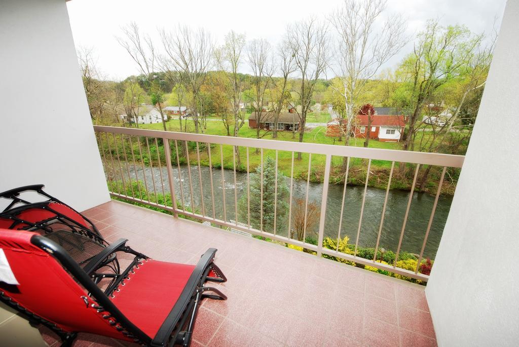 Rivergate Mountain Lodge Пиджен Фордж Екстериор снимка