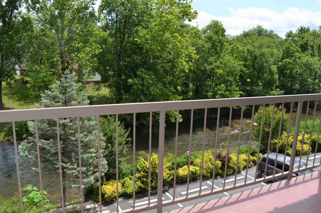 Rivergate Mountain Lodge Пиджен Фордж Екстериор снимка